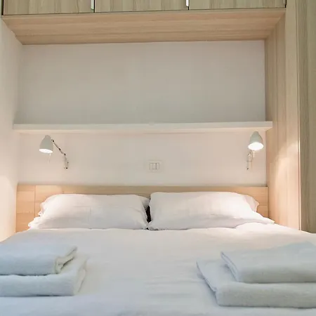 Pretty & Modern By The River Apartament